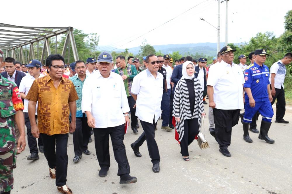 Kunjungan Kerja Spesifik Komisi V DPR RI dalam rangka peninjauan penanganan dan prasarana insfrastruktur pasca bencana banjir di Sulawesi Tenggara